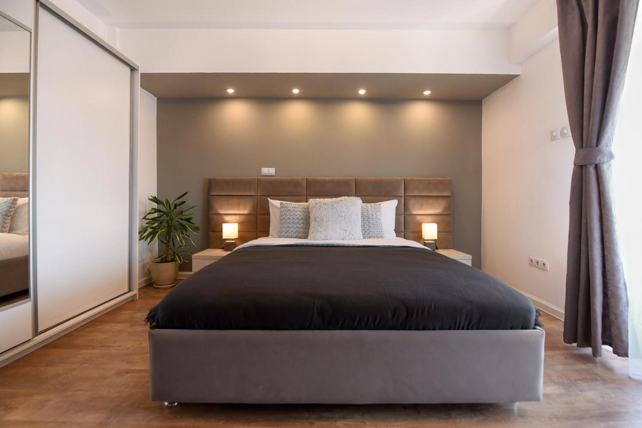 בוקרשט Chic Accommodation With Breathtaking Views Over Calea Victoriei - Your Central Heaven מראה חיצוני תמונה
