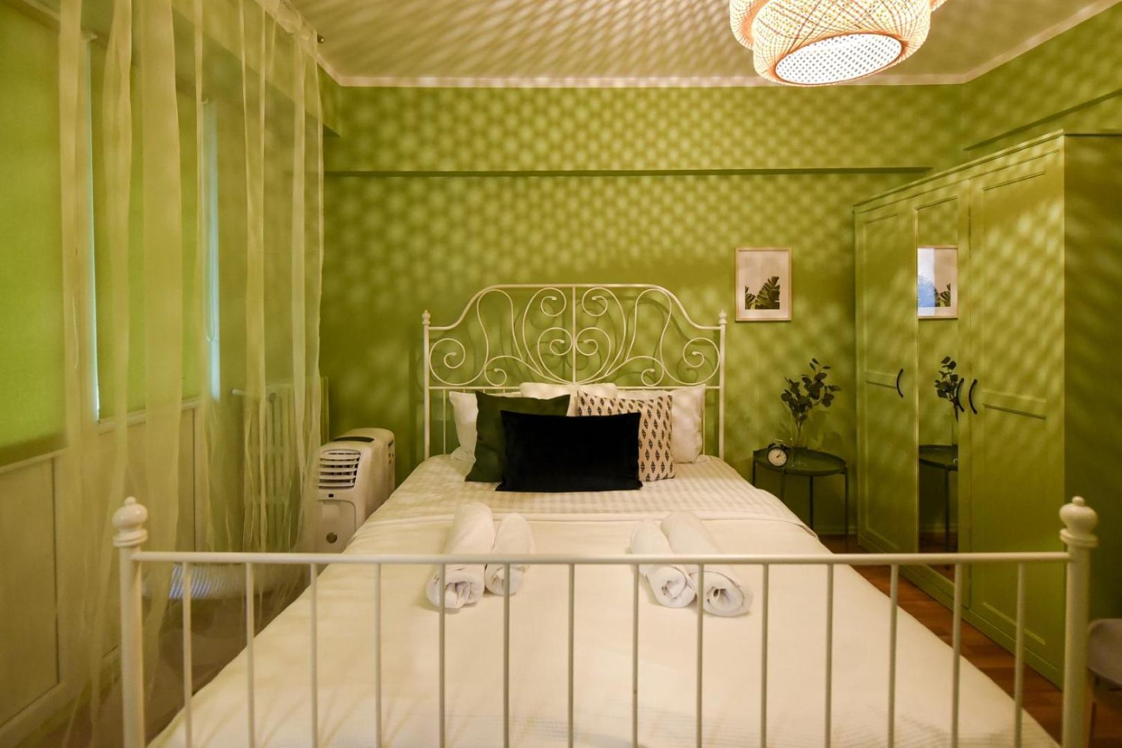 בוקרשט Chic Accommodation With Breathtaking Views Over Calea Victoriei - Your Central Heaven חדר תמונה